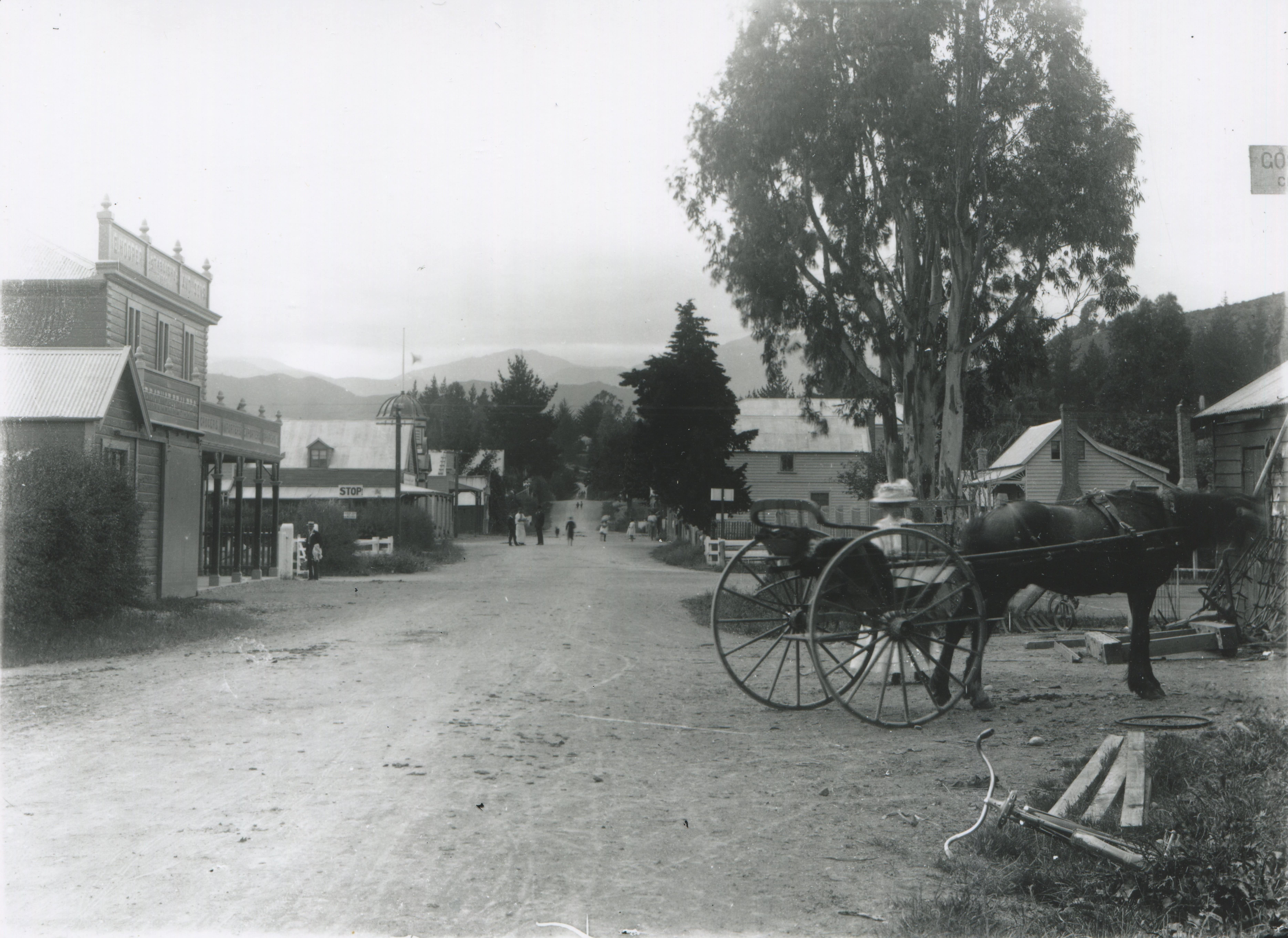 Black and white photo of Edward St and Post Office, 1909.