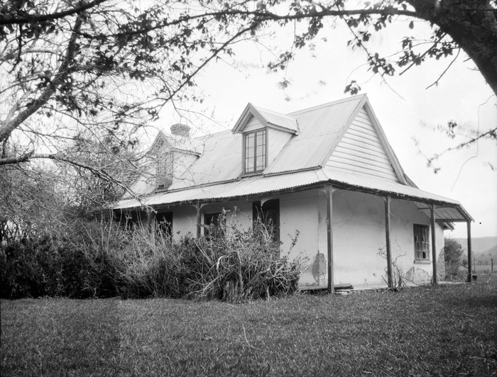Black and white photo of photo Higgins house, Spring Grove.